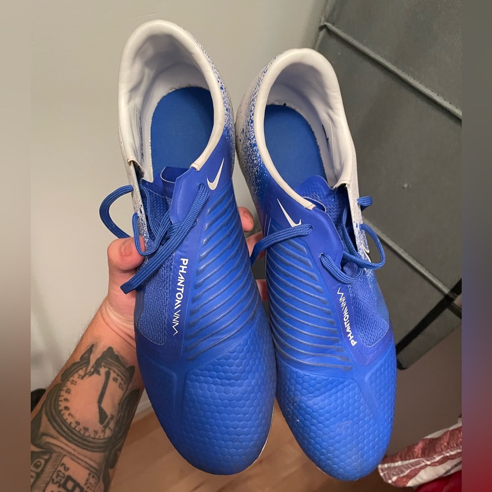 Nike Phantom venom cleats